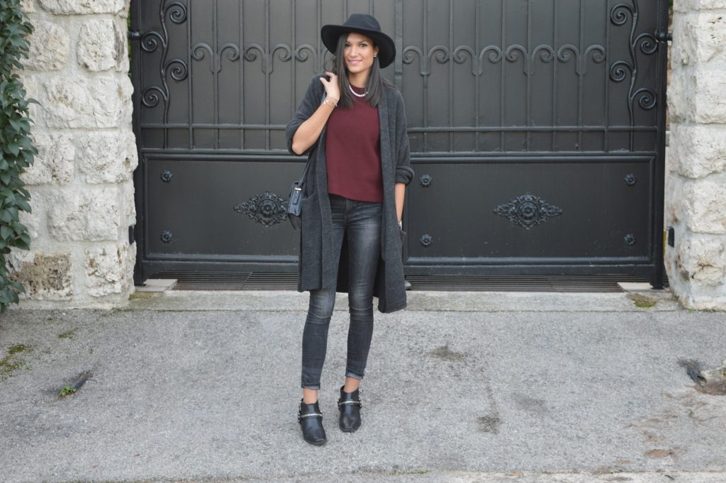 idée tenue hiver blog mode jean gris bottines fermeture éclair zip plates chapeau fedora zara pas cher haut bordeaux gilet xxl mango style blogueuse