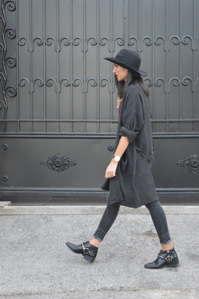 look idée tenue hiver blog mode jean gris bottines plates chapeau fedora zara pas cher haut bordeaux gilet xxl mango