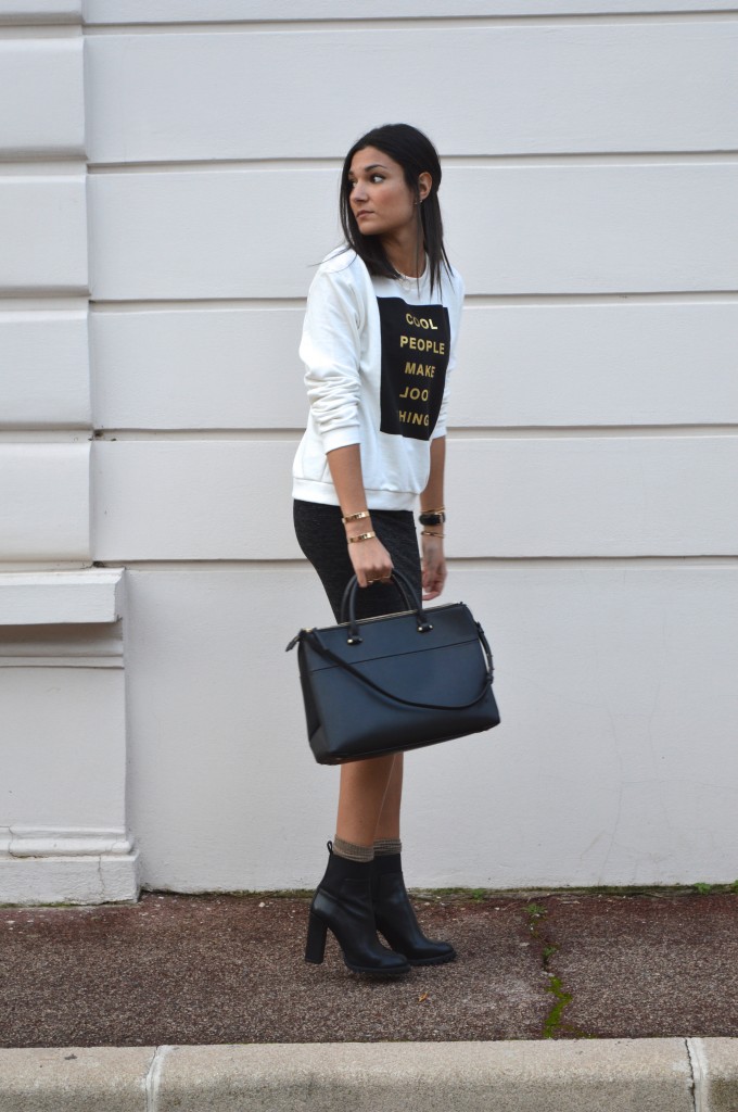 idée tenues hiver jupe midi zara sweat mange noir et blanc doré chaussettes paillettes bottines talon blog mode