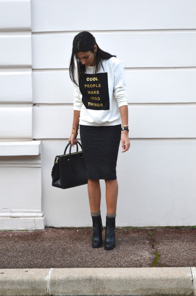 jupe midi zara sweat mange noir et blanc doré chaussettes paillettes bottines talon blog mode idée tenue jolie