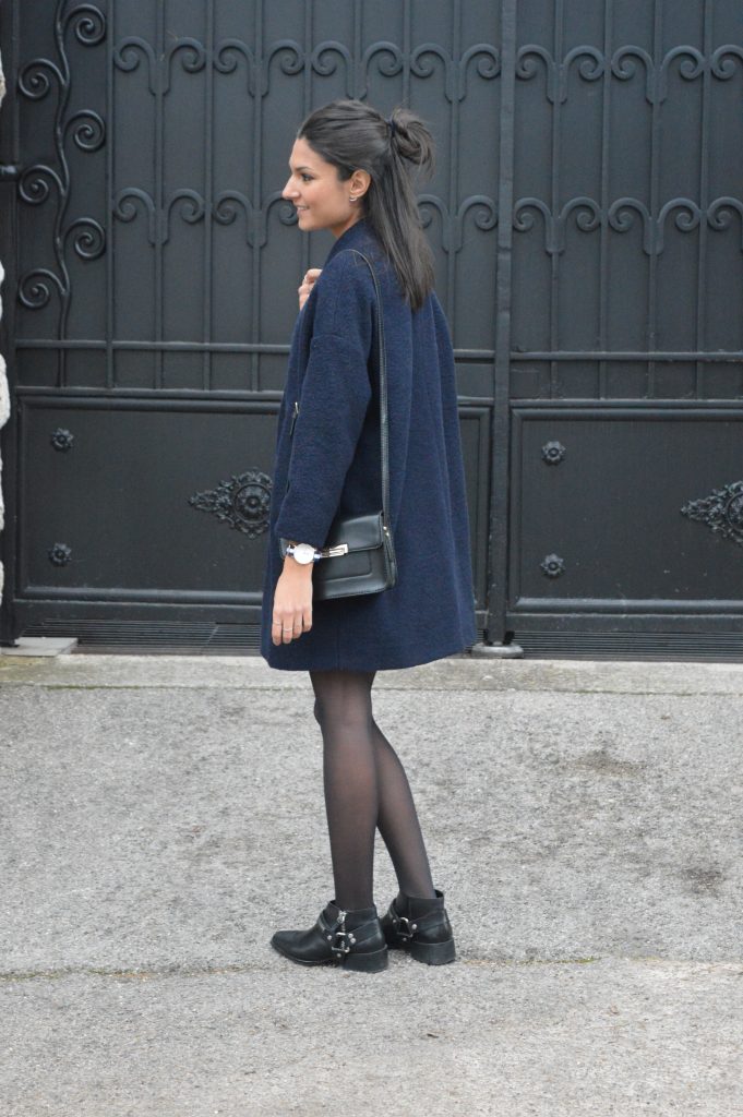 idée tenue d'hiver blog mode manteau zara bleu marine jupe patineuse zara bleu marine bottines a zip en cuir 