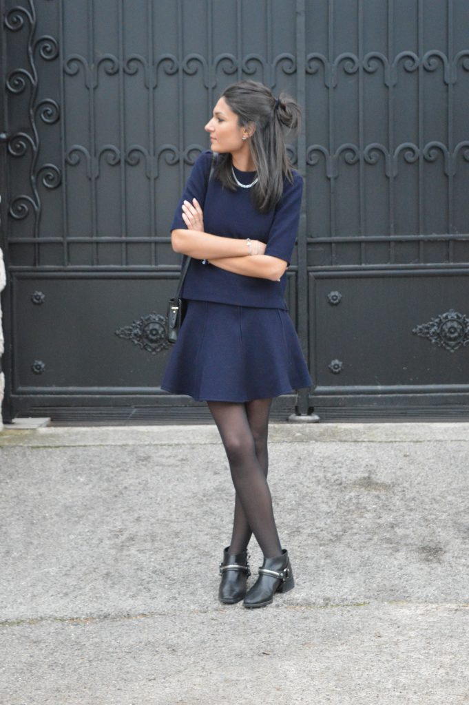 ensemble zara bleu marine jupe patineuse zara bleu marine bottines a zip en cuir inspiration blog mode tenue hiver tendance 2015