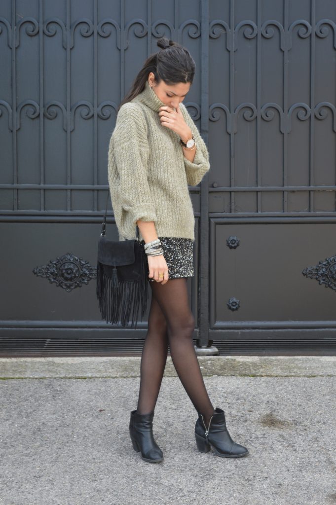 jupe paillettes sequins doré argenté pull maille kaki dorée argentée bracelet manchette hipanema silver sac à franges noir mango zara sac a frange beau blog mode montre daniel wellington bottines noir h&m