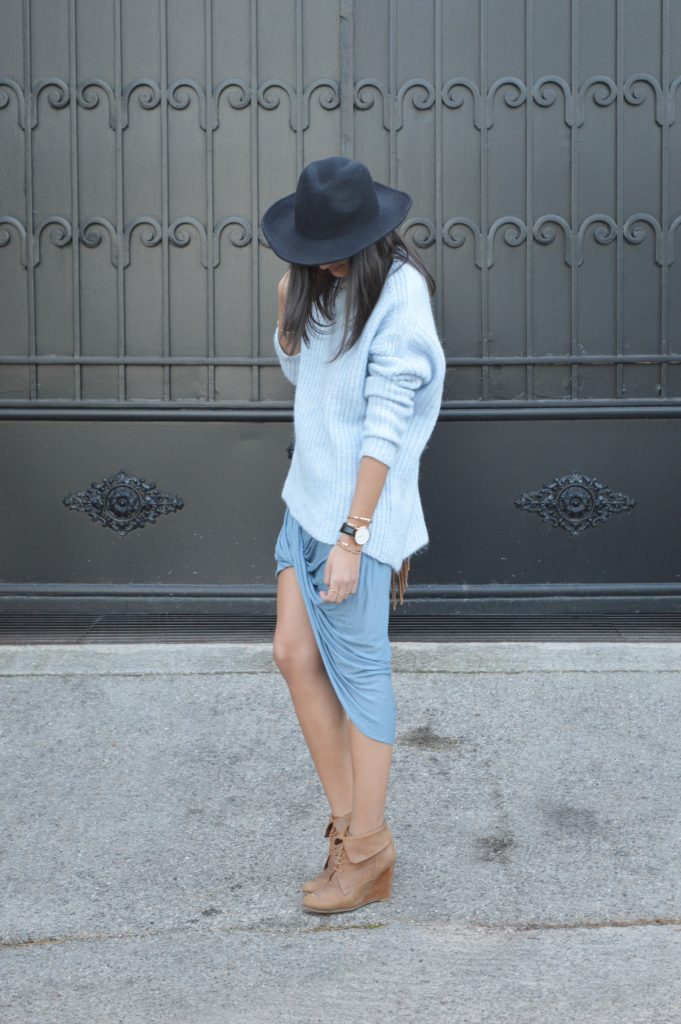 Jupe bleu drappée nouveau blog mode pull doudou laine zara chapeau fedora noir jolie tenue hiver tendance 2015