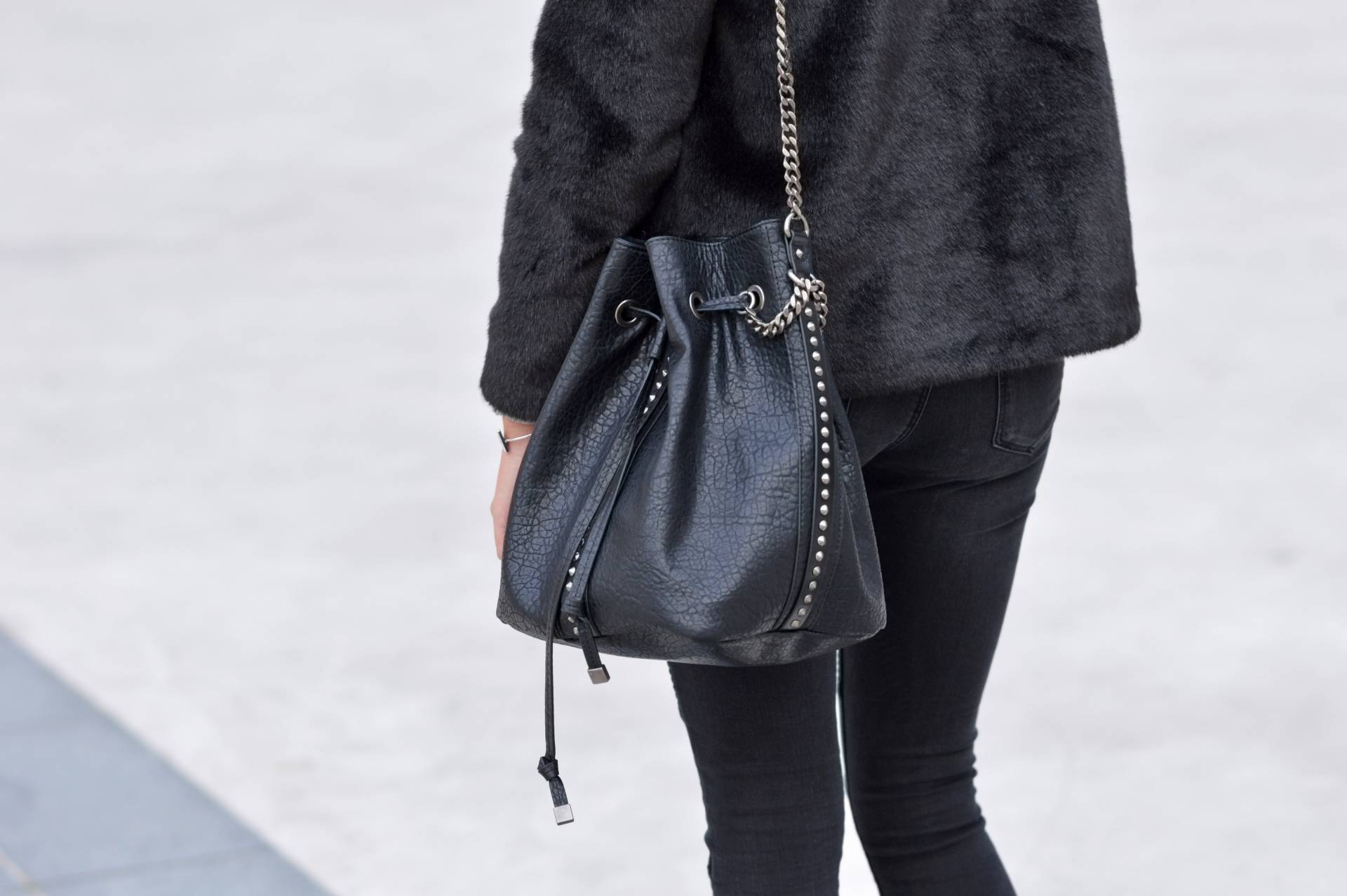 sac seau cuir noir zara