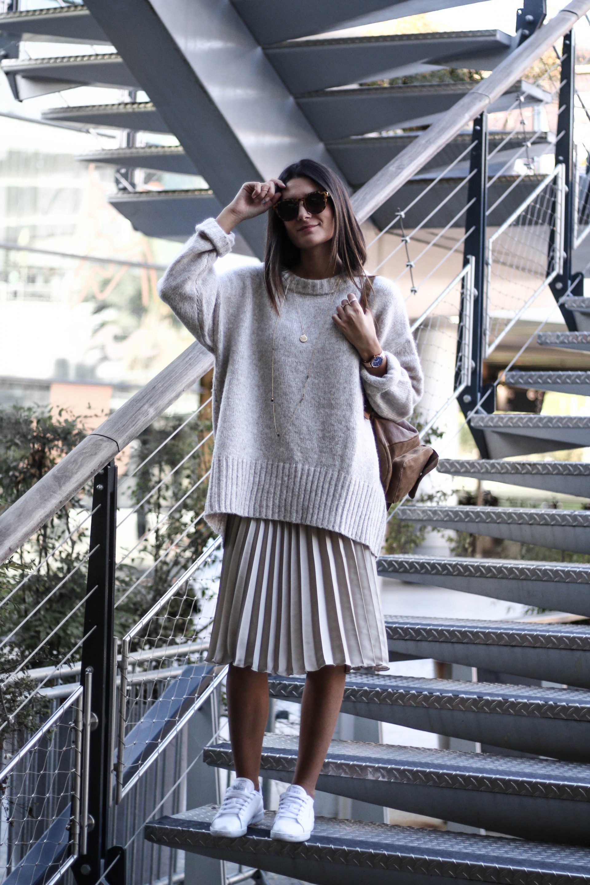 Gros pull et jupe plissée | JUNE Sixty-Five - Blog Mode