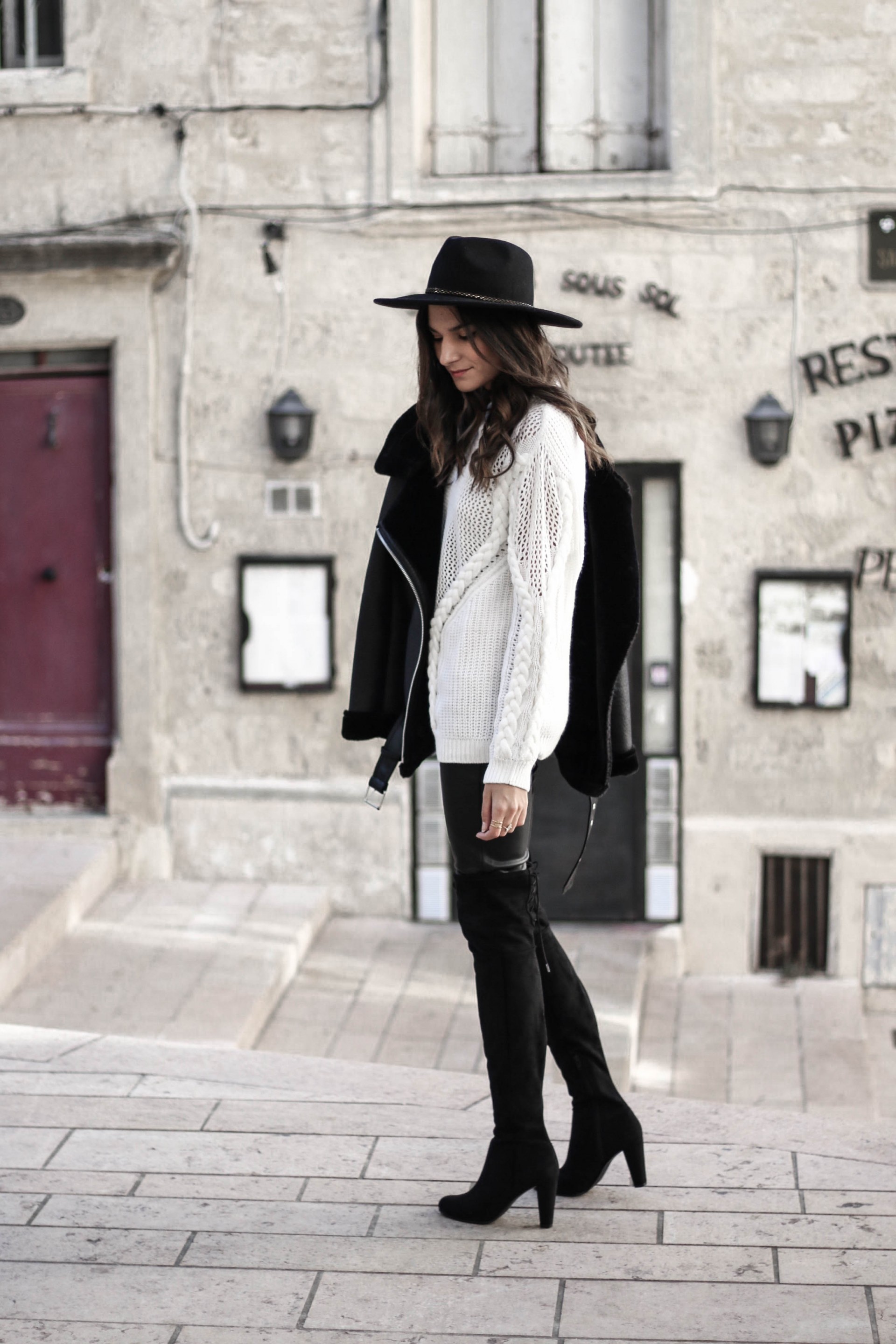 blog-mode-pull-blanc-pantalon-cuir