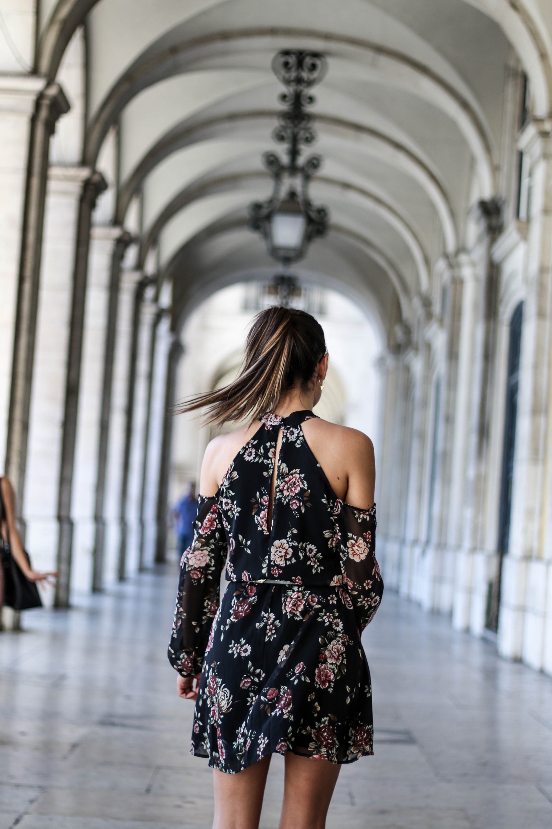 blog-mode-robe-noire-a-fleurs-stradivarius