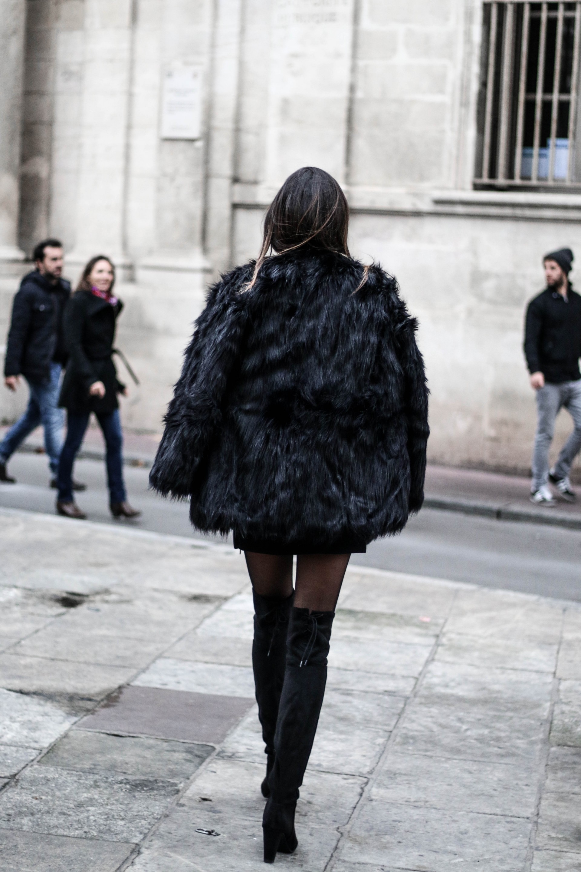 blog-mode-look-cuissardes-fourrure-noire