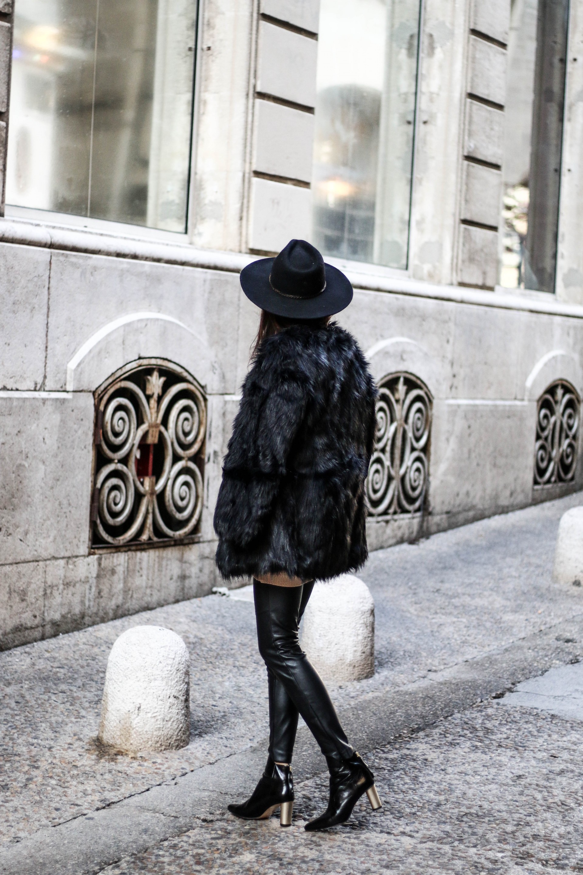 blog-mode-manteau-fausse-fourrure-noire