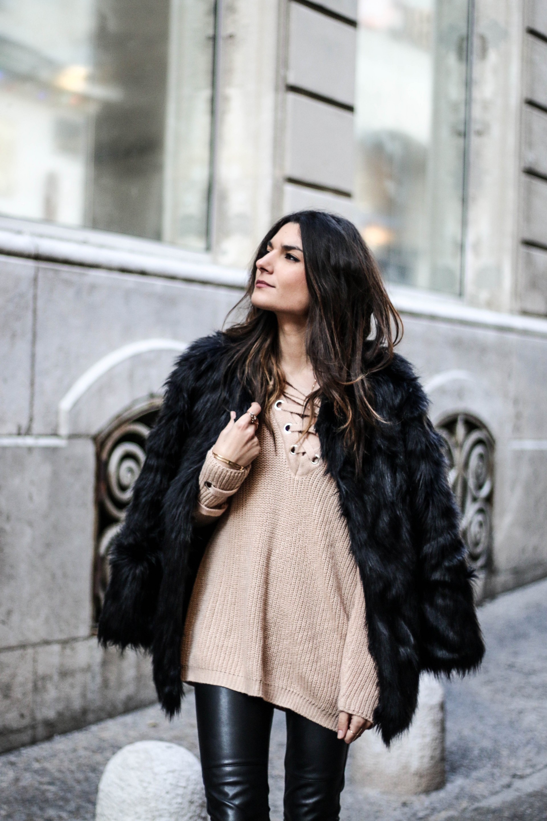 blog-mode-pull-lacets-manteau-fausse-fourrure