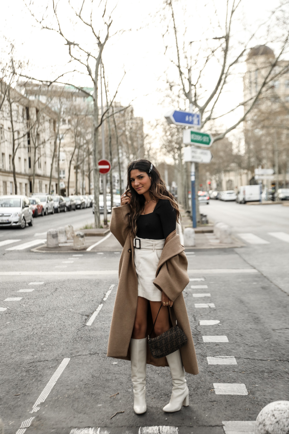 Blog Mode Jupe Velours Côtelé Manteau Camel Oversize Bottes Blanches 4