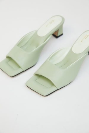 Blog Mode Chaussures Tendance Printemps été 2020 Mules Talon Sandales Bout Carré Sandales Brides 5