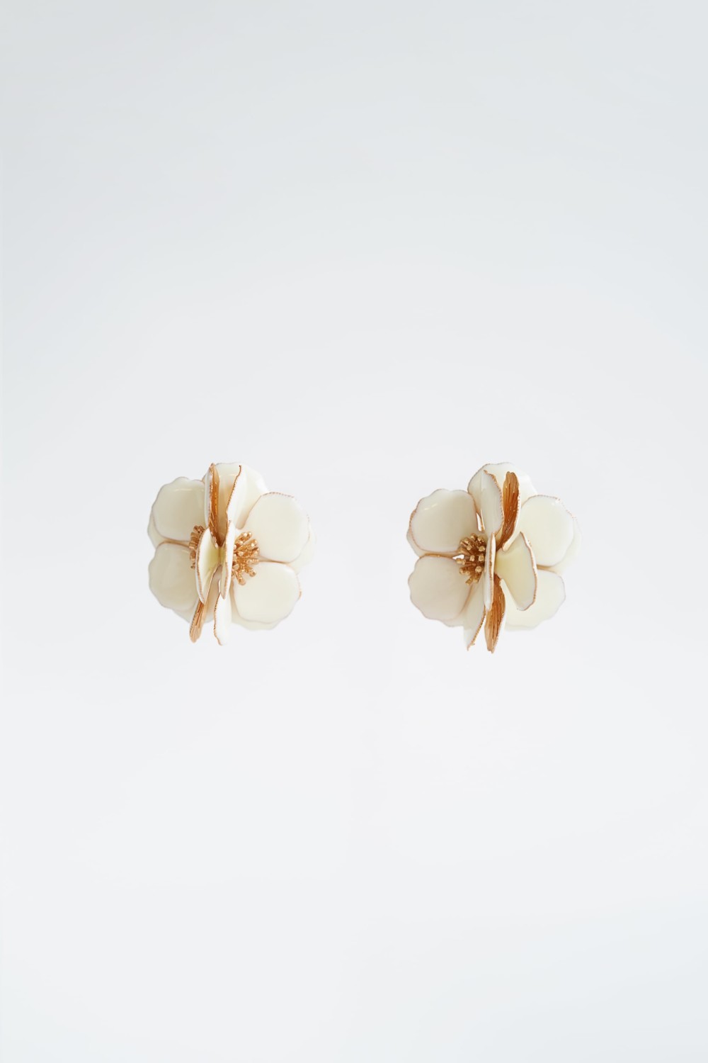 Fashion Blog Mode Tendance Ete 2020 Bijou Jewelry Zara Earrings Boucles Oreilles Fleur Flower White Blanc Or Gold