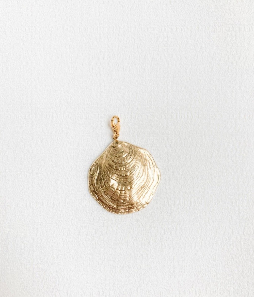 Tendance Bijoux Fashion Blog Mode Louyetu Grigri Medaille Medaillon Clip Or Gold Coquillage Shell