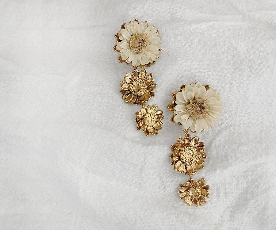 Tendance Trend Bijoux Jewellery Fashion Blog Mode Elise Tsikis Earring Boucles Oreille Or Gold Fleur Flower White Blanc