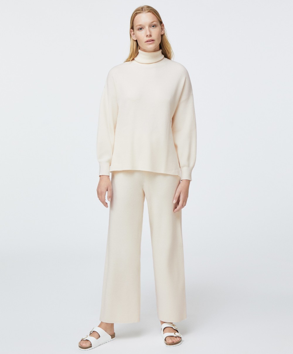 Oysho Junesixtyfive Fashion Blog Mode Tendance Automne Hiver 2020 Loungwear Ensemble Beige Clair Pantalon Evase Col Roule