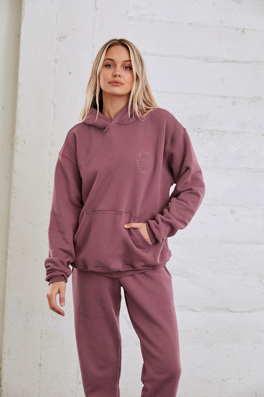 Set Active Tendance Automne Hiver 2020 Fashion Blog Mode Junesixtyfive Loungewear Sweat Hoodie Jogging Bordeaux