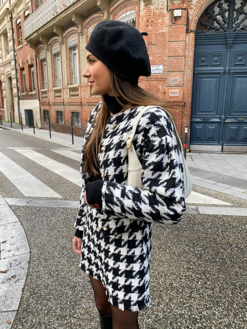 Junesixtyfive Fashion Blog Mode Tendance Look Hiver 2021 Ensemble Set Pied De Poule Houndstooth Beret Zoom