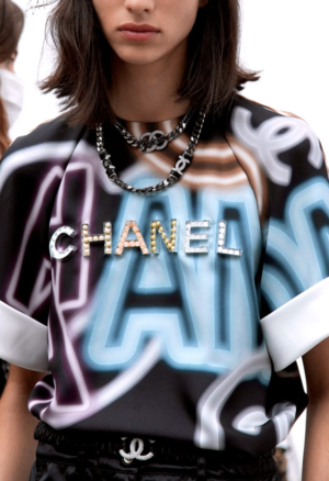 Junesixtyfive Fashion Blog Mode Tendance Printemps Ete 2021 Neo Logo Neon Chanel Pastel