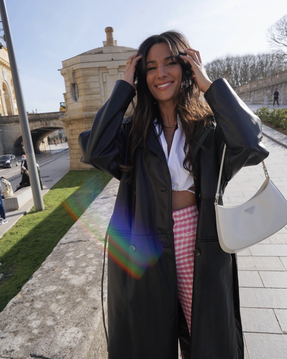 Junesixtyfive Prada Cleo Blanc Fashion Blog Mode Tendance Printemps 2021 Chemise Crop Top Pantalon Vichy Rose Trench Simili Cuir Noir